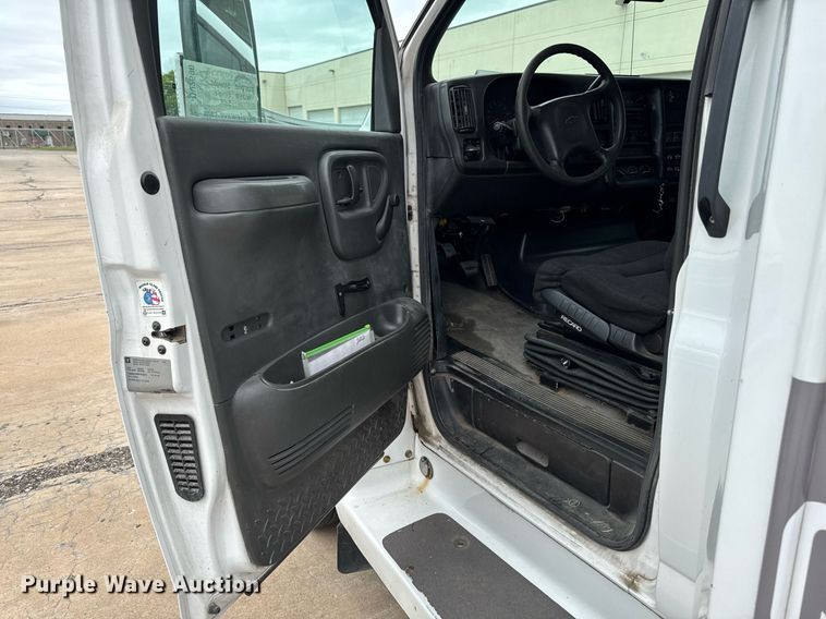 image for item DV2590 2009 Eldorado National shuttle bus