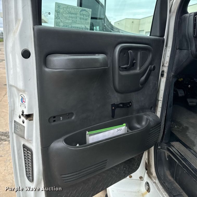 image for item DV2590 2009 Eldorado National shuttle bus