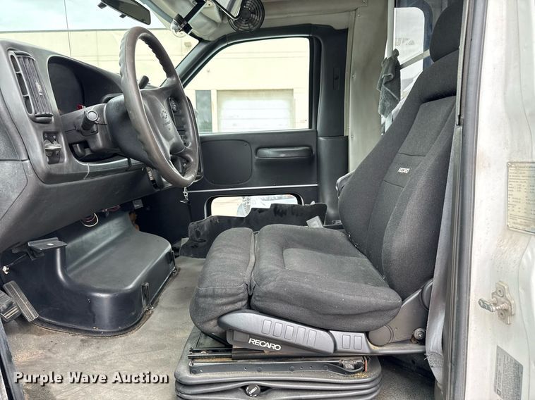 image for item DV2590 2009 Eldorado National shuttle bus