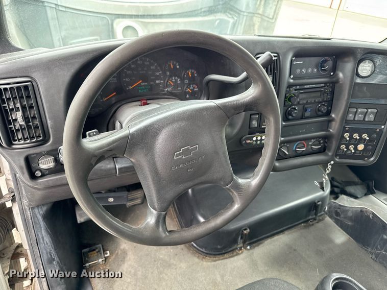 image for item DV2590 2009 Eldorado National shuttle bus