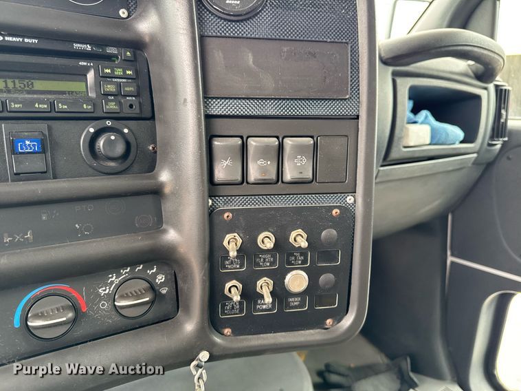 image for item DV2590 2009 Eldorado National shuttle bus