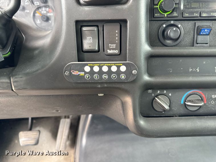 image for item DV2590 2009 Eldorado National shuttle bus