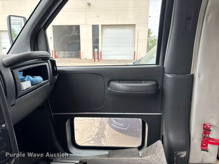 image for item DV2590 2009 Eldorado National shuttle bus