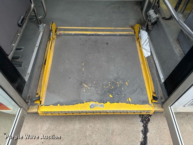 image for item DV2590 2009 Eldorado National shuttle bus