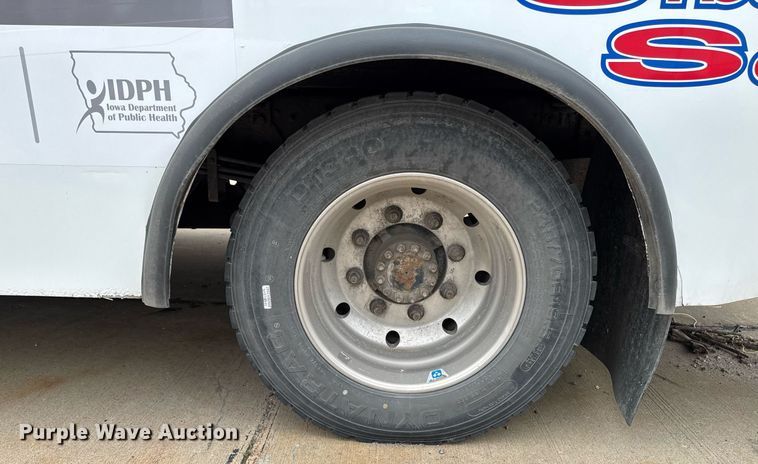 image for item DV2590 2009 Eldorado National shuttle bus