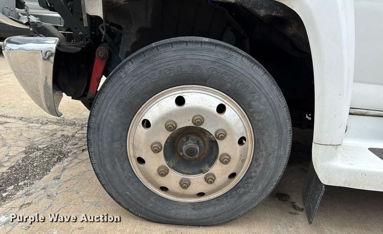 image for item DV2590 2009 Eldorado National shuttle bus