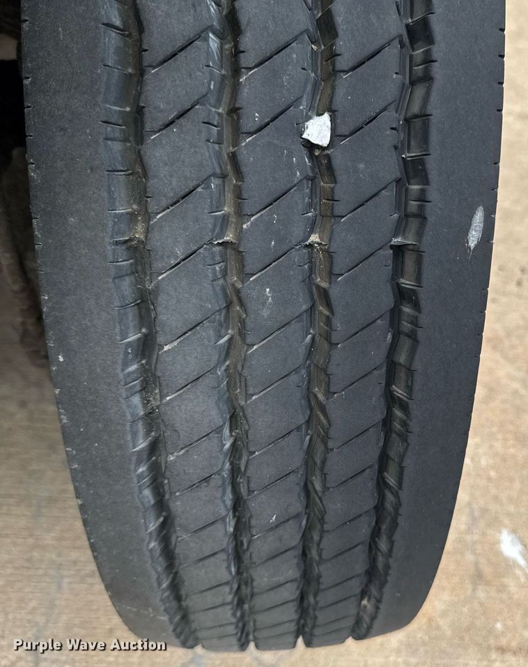 image for item DV2590 2009 Eldorado National shuttle bus