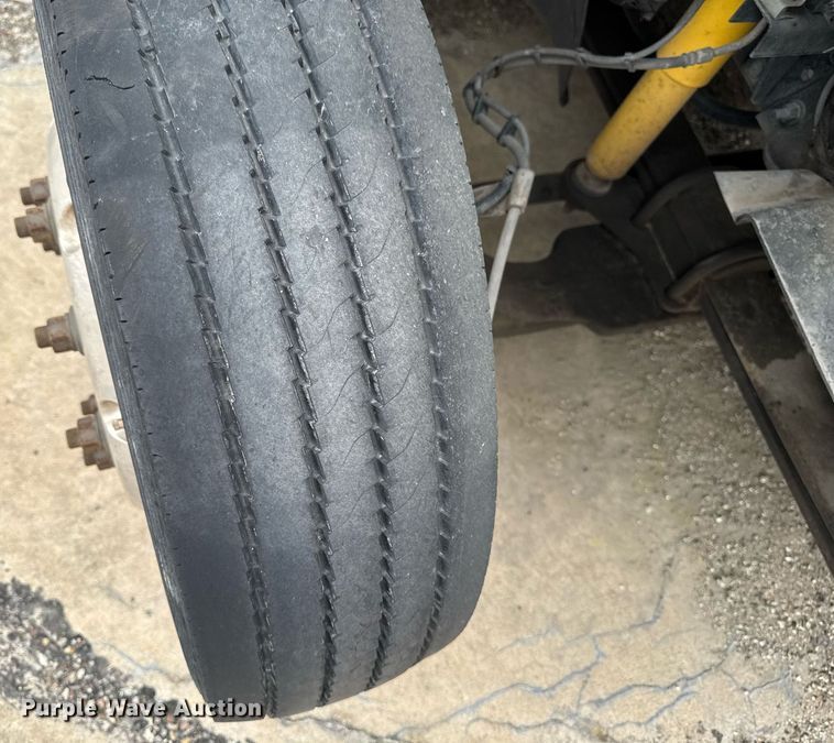 image for item DV2590 2009 Eldorado National shuttle bus