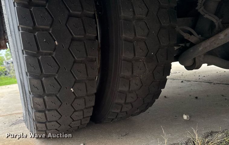 image for item DV2590 2009 Eldorado National shuttle bus