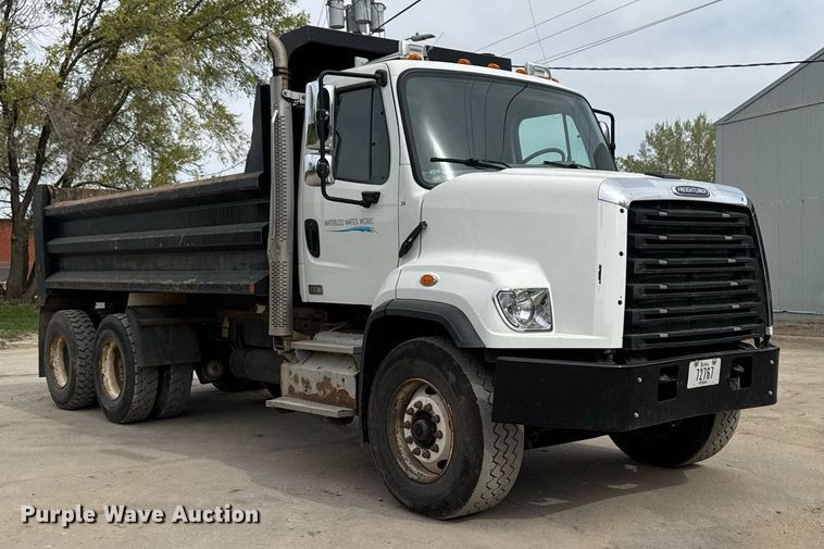 image for item DV2599 2013 Freightliner 108SD dump truck