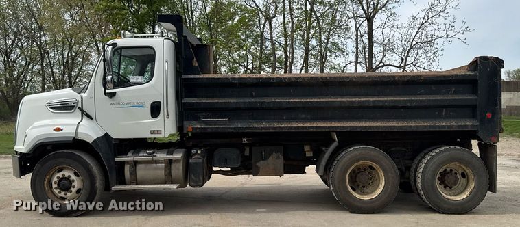 image for item DV2599 2013 Freightliner 108SD dump truck