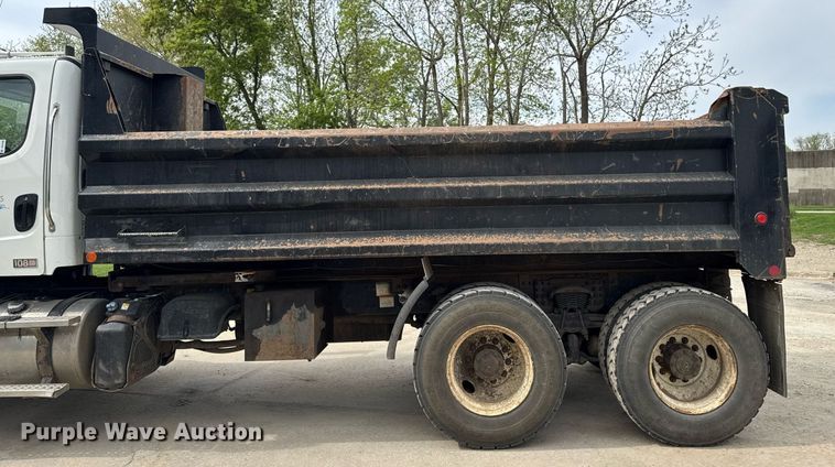 image for item DV2599 2013 Freightliner 108SD dump truck
