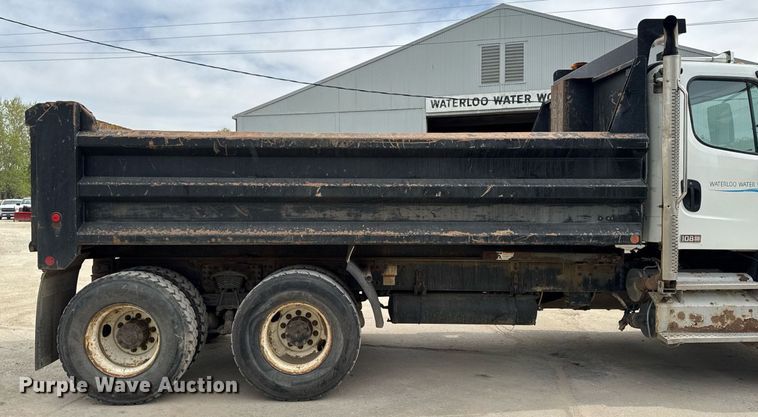 image for item DV2599 2013 Freightliner 108SD dump truck