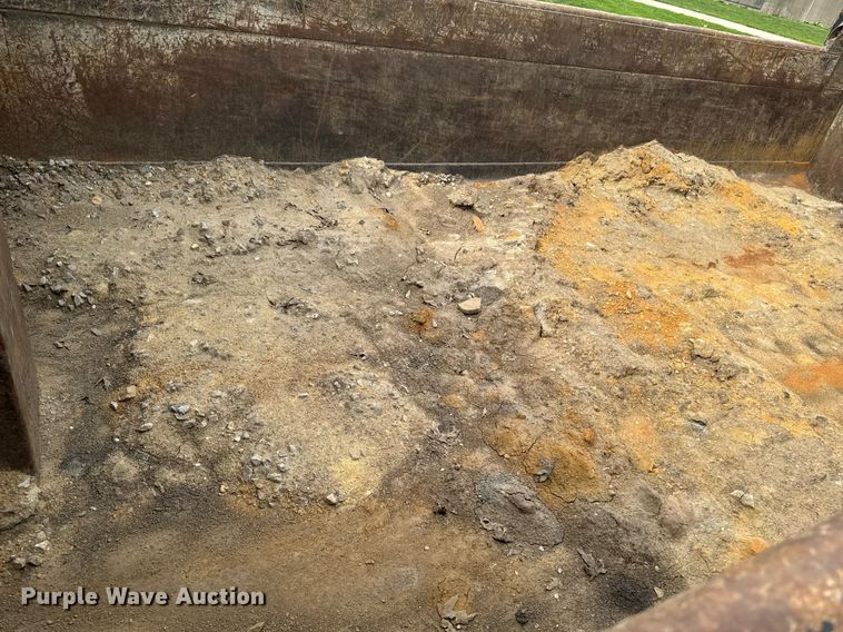 image for item DV2599 2013 Freightliner 108SD dump truck