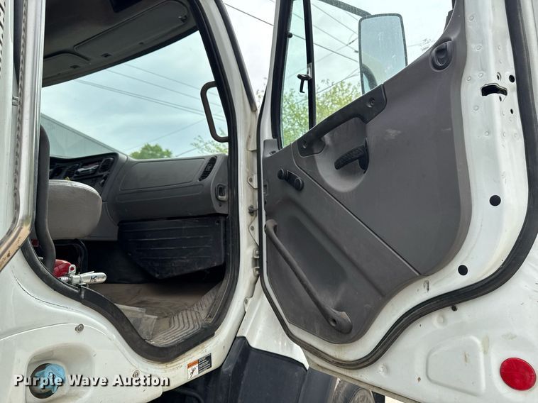 image for item DV2599 2013 Freightliner 108SD dump truck