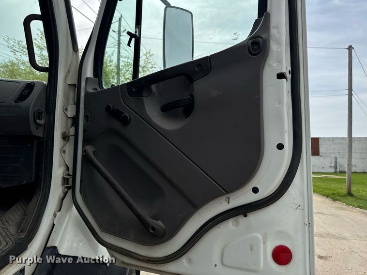 image for item DV2599 2013 Freightliner 108SD dump truck