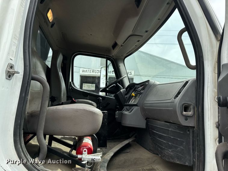 image for item DV2599 2013 Freightliner 108SD dump truck