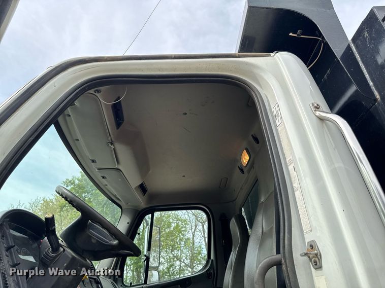 image for item DV2599 2013 Freightliner 108SD dump truck