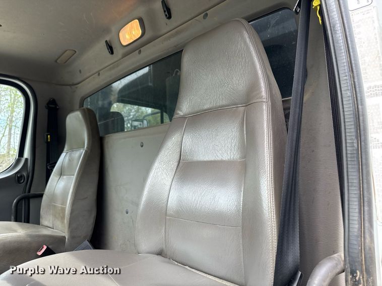 image for item DV2599 2013 Freightliner 108SD dump truck