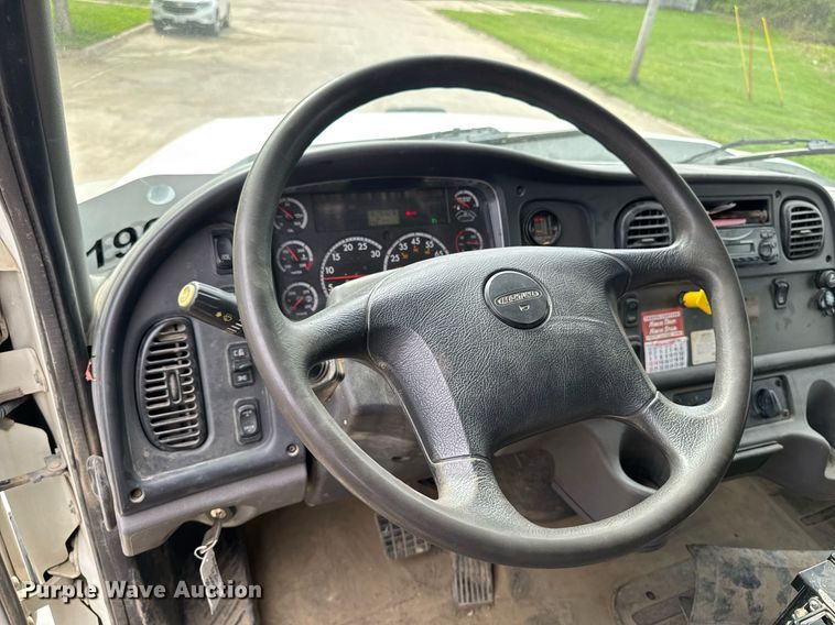 image for item DV2599 2013 Freightliner 108SD dump truck