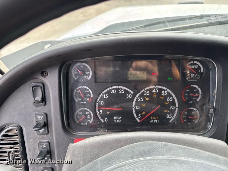 image for item DV2599 2013 Freightliner 108SD dump truck