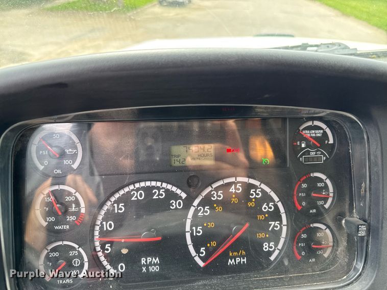 image for item DV2599 2013 Freightliner 108SD dump truck