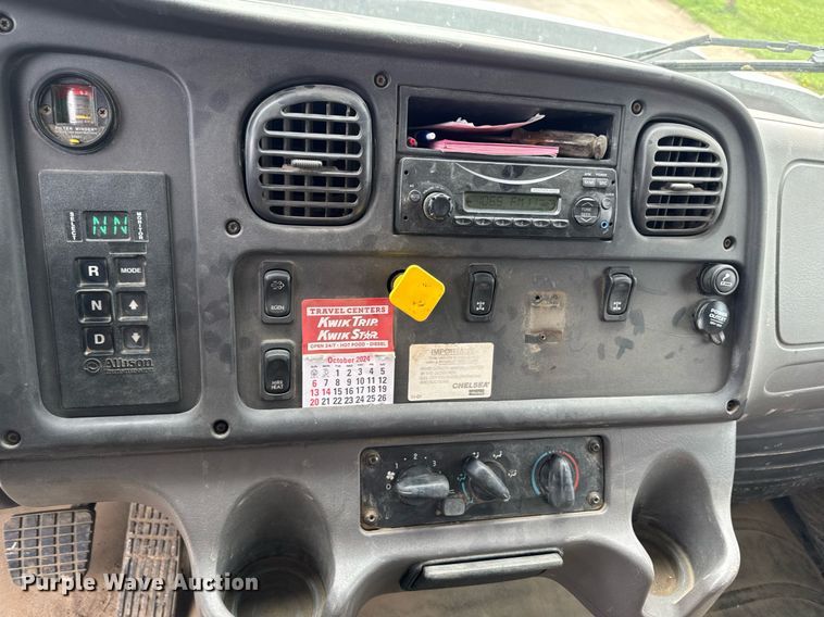 image for item DV2599 2013 Freightliner 108SD dump truck