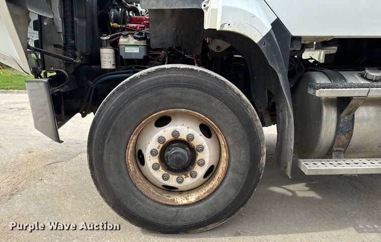 image for item DV2599 2013 Freightliner 108SD dump truck