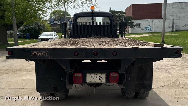 image for item DV2600 1976 International 1700 flatbed truck