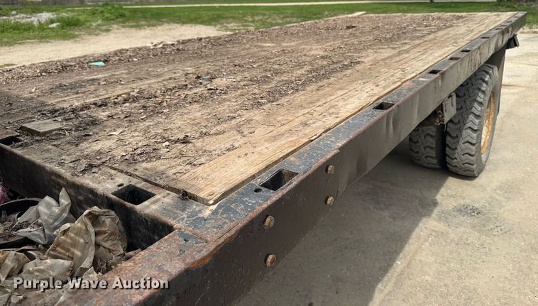 image for item DV2600 1976 International 1700 flatbed truck