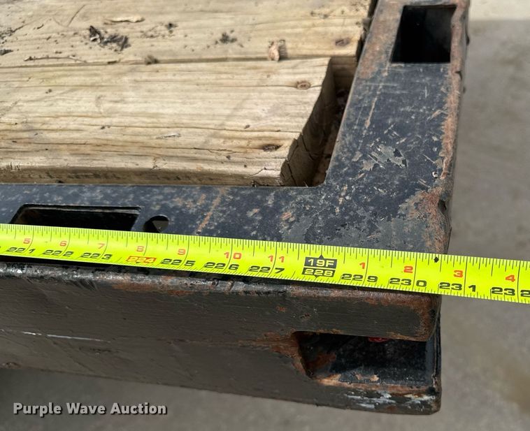 image for item DV2600 1976 International 1700 flatbed truck