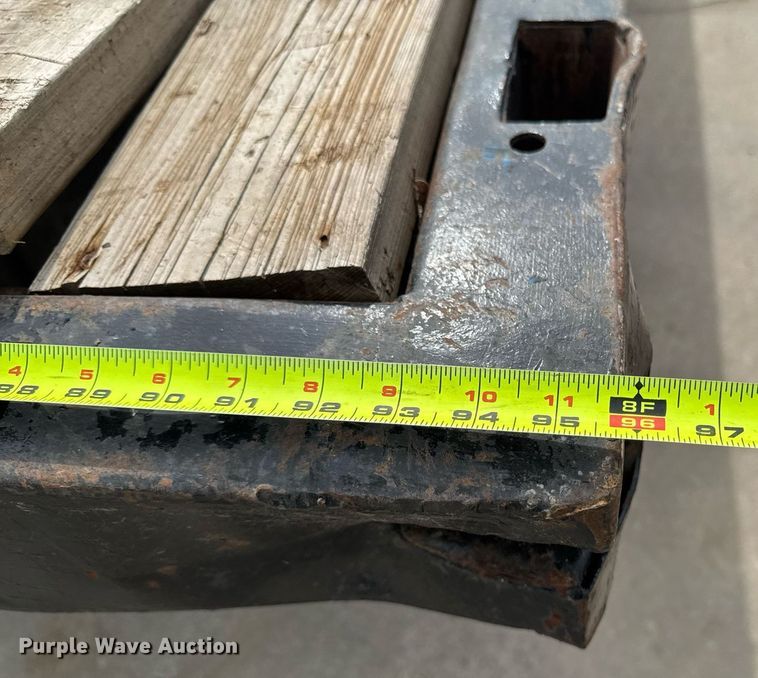 image for item DV2600 1976 International 1700 flatbed truck