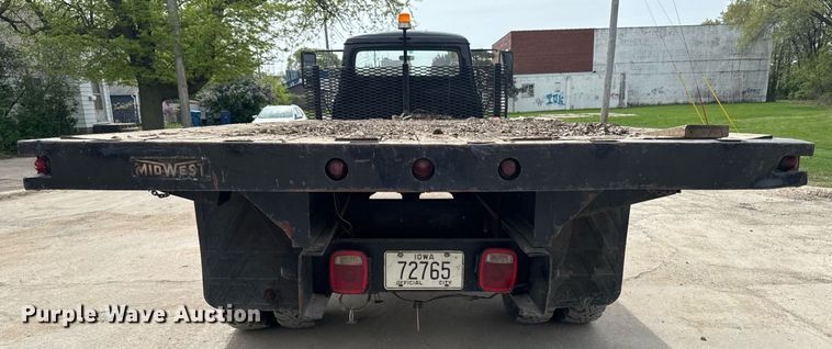 image for item DV2600 1976 International 1700 flatbed truck