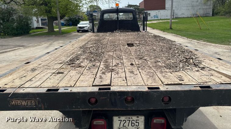 image for item DV2600 1976 International 1700 flatbed truck