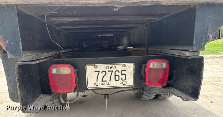 image for item DV2600 1976 International 1700 flatbed truck