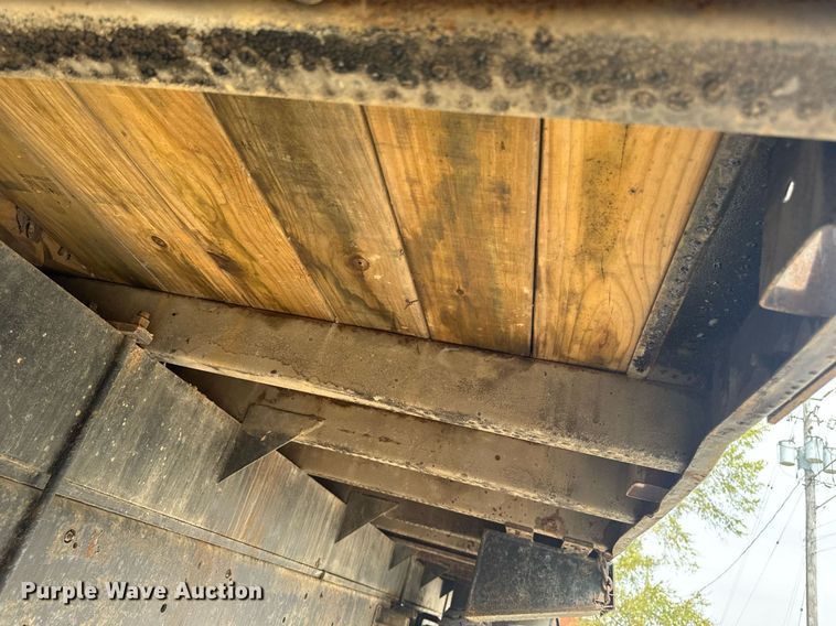 image for item DV2600 1976 International 1700 flatbed truck