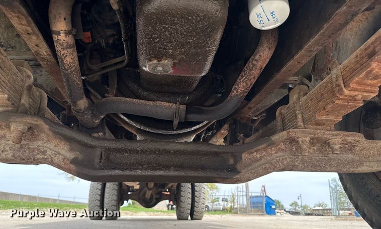 image for item DV2600 1976 International 1700 flatbed truck