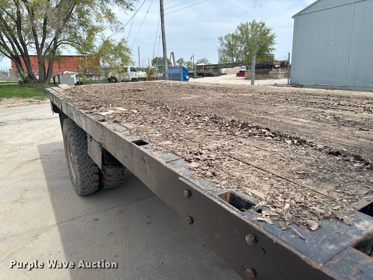 image for item DV2600 1976 International 1700 flatbed truck