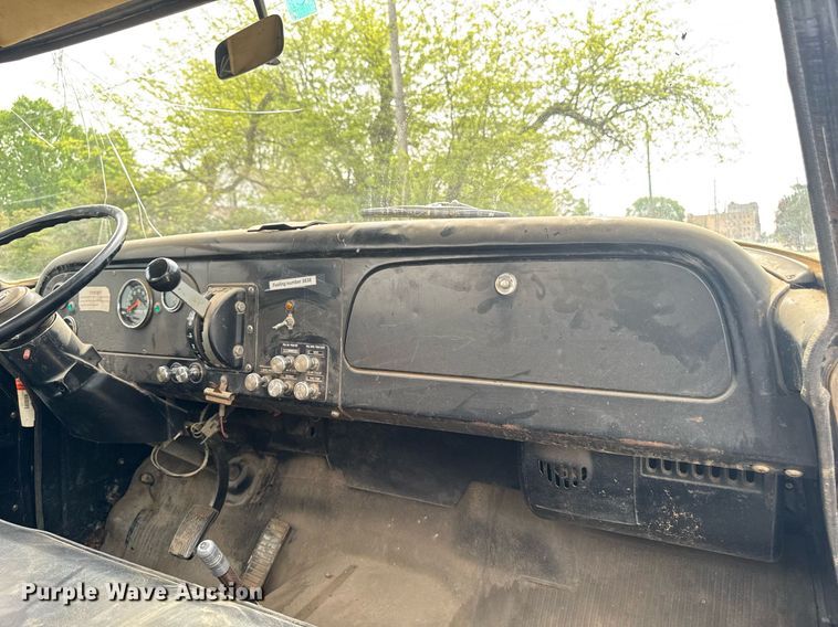 image for item DV2600 1976 International 1700 flatbed truck