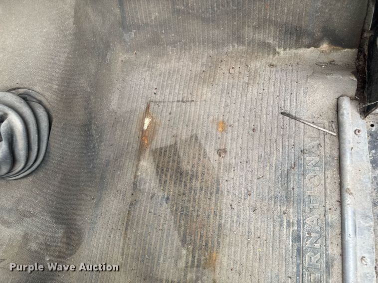 image for item DV2600 1976 International 1700 flatbed truck