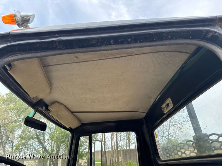 image for item DV2600 1976 International 1700 flatbed truck