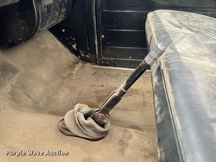 image for item DV2600 1976 International 1700 flatbed truck