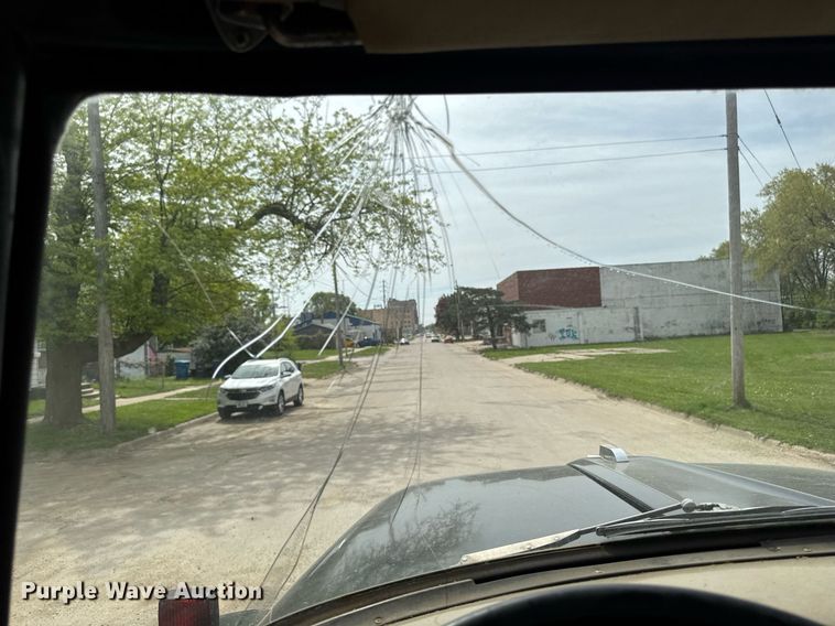 image for item DV2600 1976 International 1700 flatbed truck