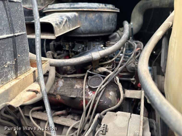 image for item DV2600 1976 International 1700 flatbed truck