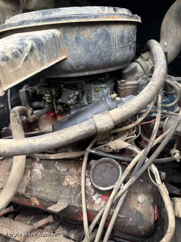 image for item DV2600 1976 International 1700 flatbed truck