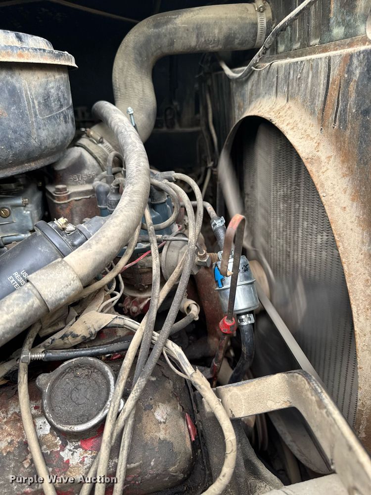 image for item DV2600 1976 International 1700 flatbed truck