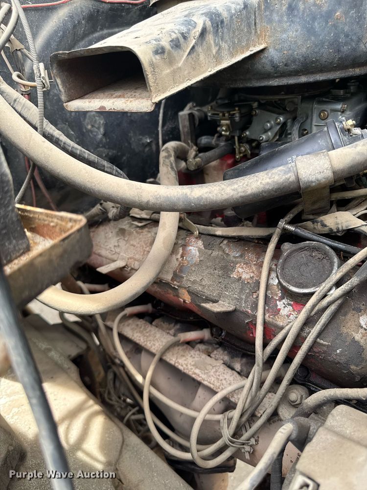 image for item DV2600 1976 International 1700 flatbed truck