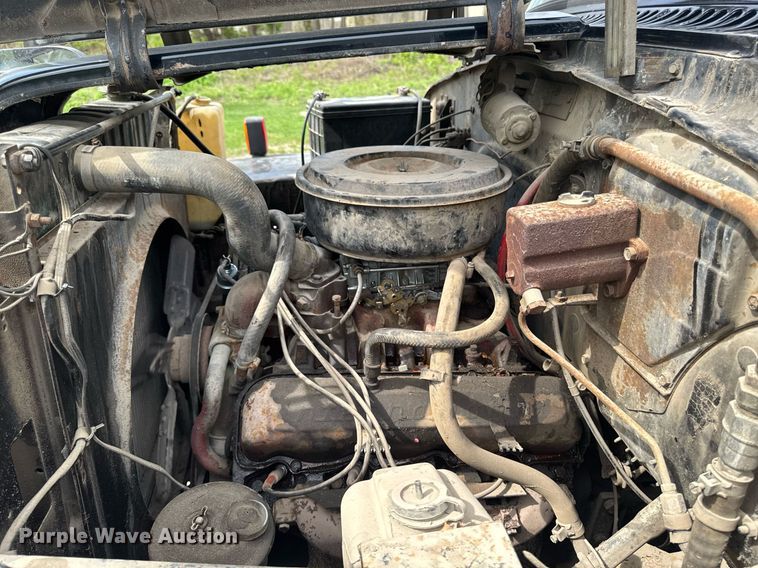 image for item DV2600 1976 International 1700 flatbed truck