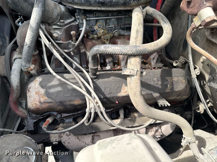 image for item DV2600 1976 International 1700 flatbed truck