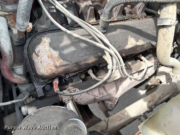 image for item DV2600 1976 International 1700 flatbed truck